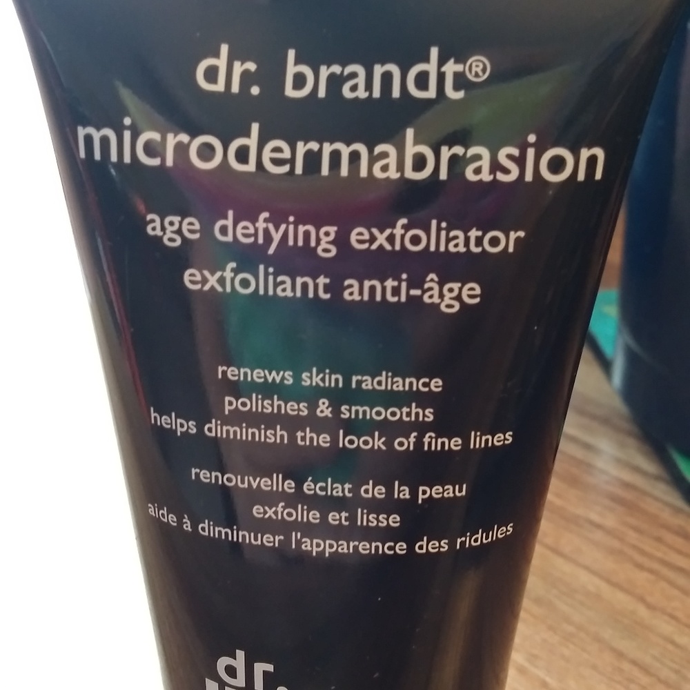 DR. BRANDT SKINCARE microdermabrasion age defying